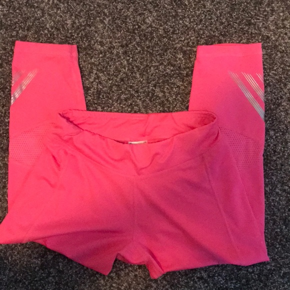 💕ADIDAS Workout Crops - Picture 3 of 4